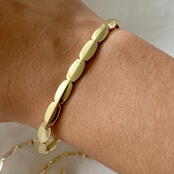 Kendra Scott Brooke Cuff Bracelet and Hoop Earrings Set in Gold - Picture 8 of 8